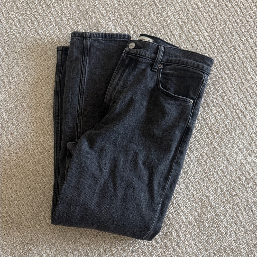 Abercrombie & Fitch • The Mom High Rise • Denim Jeans